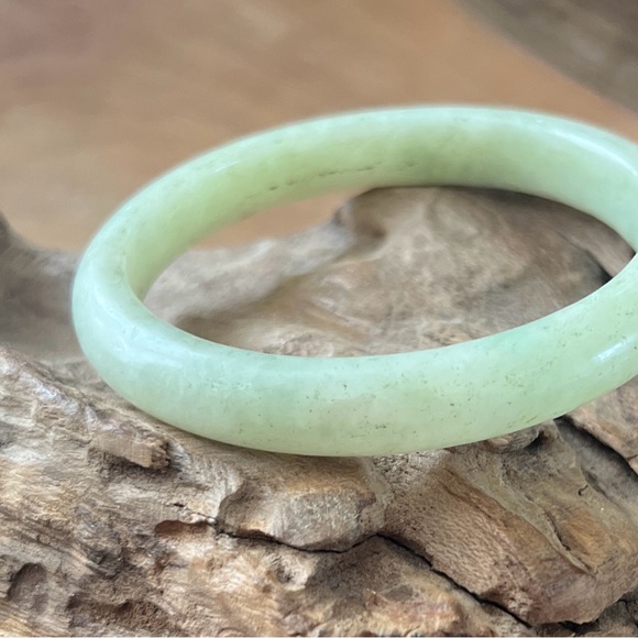 Natural Jade bangle bracelet - Picture 2 of 4